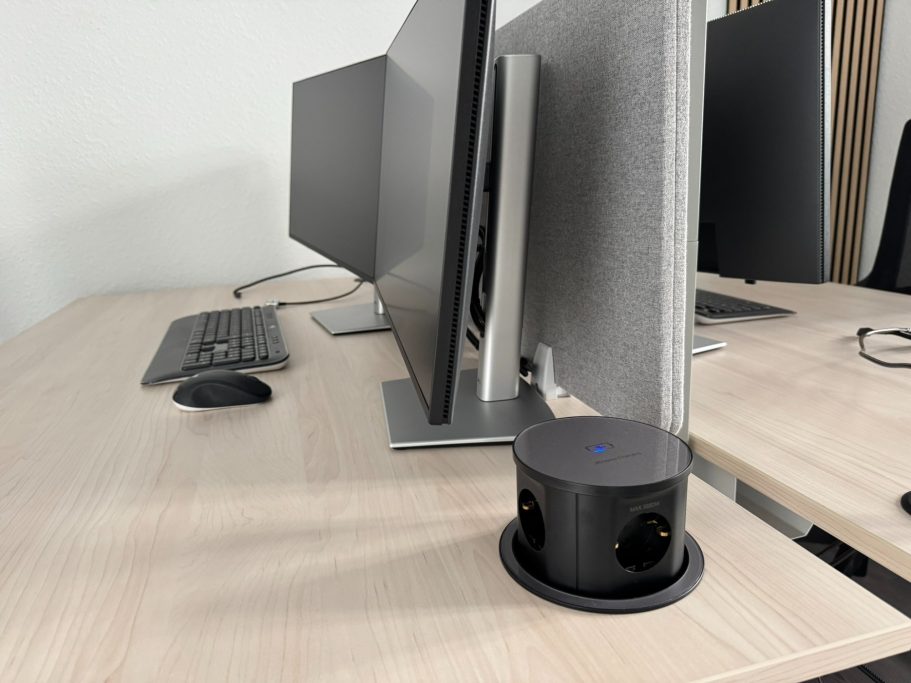 Induktive Ladestation & Stromanschlüsse